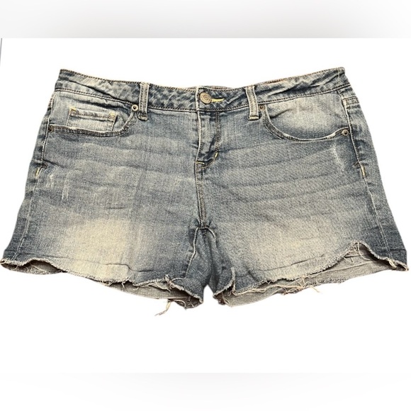 Aeropostale Medium Wash Distressed Midi Jean Shorts with Frayed Hem Size 8 - Picture 1 of 9